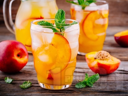 Коктейл Пийч Физ (Peach Fizz) с прасковен ликьор, лимон и портокалов сок